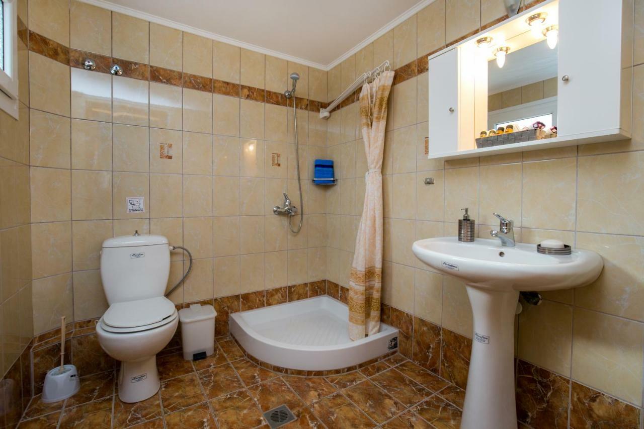 Studios Anastasios Potos Bagian luar foto